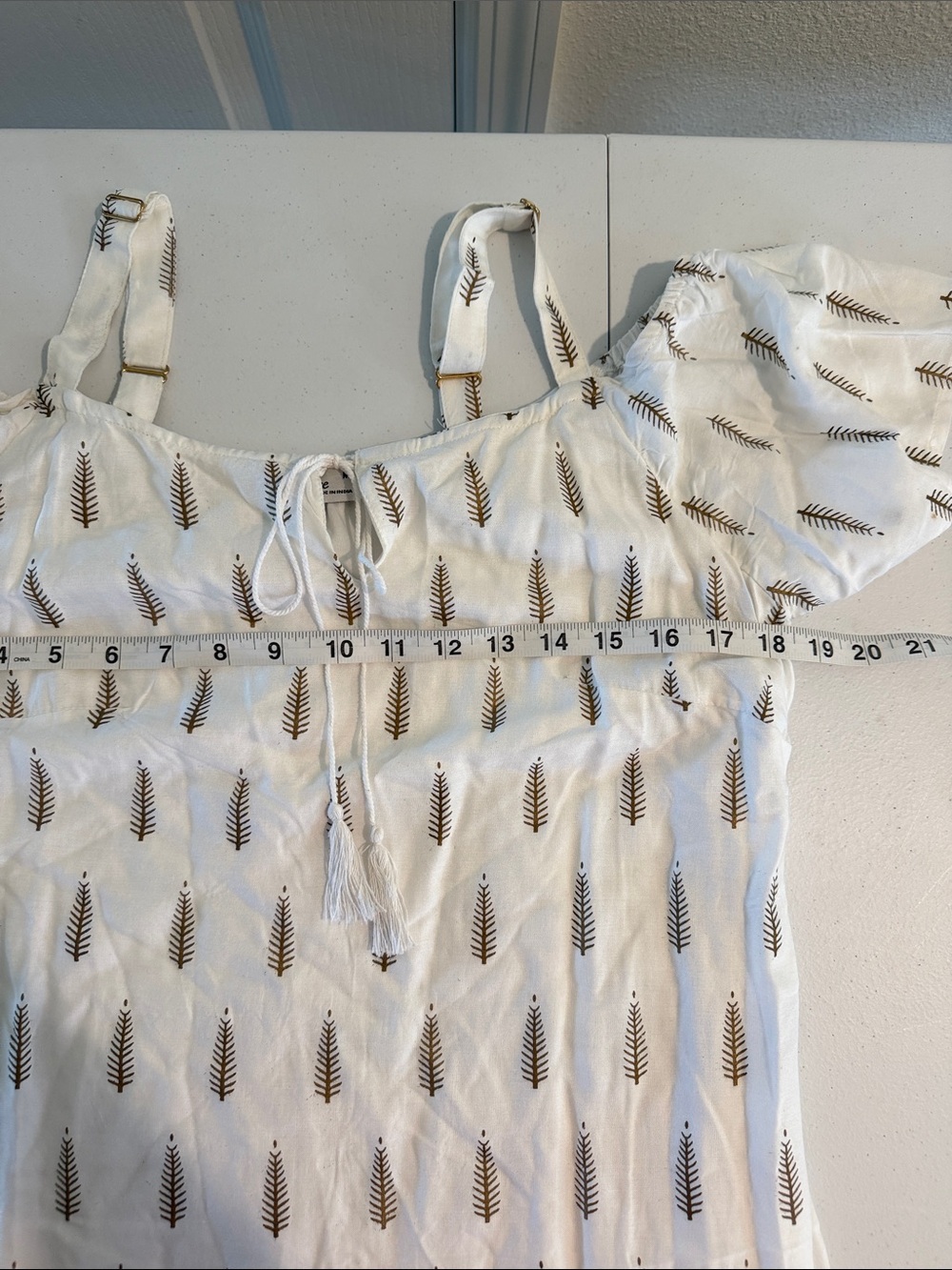 LAPOGEE White & Gold Cold Shoulder Dress size medium - Picture 3 of 7